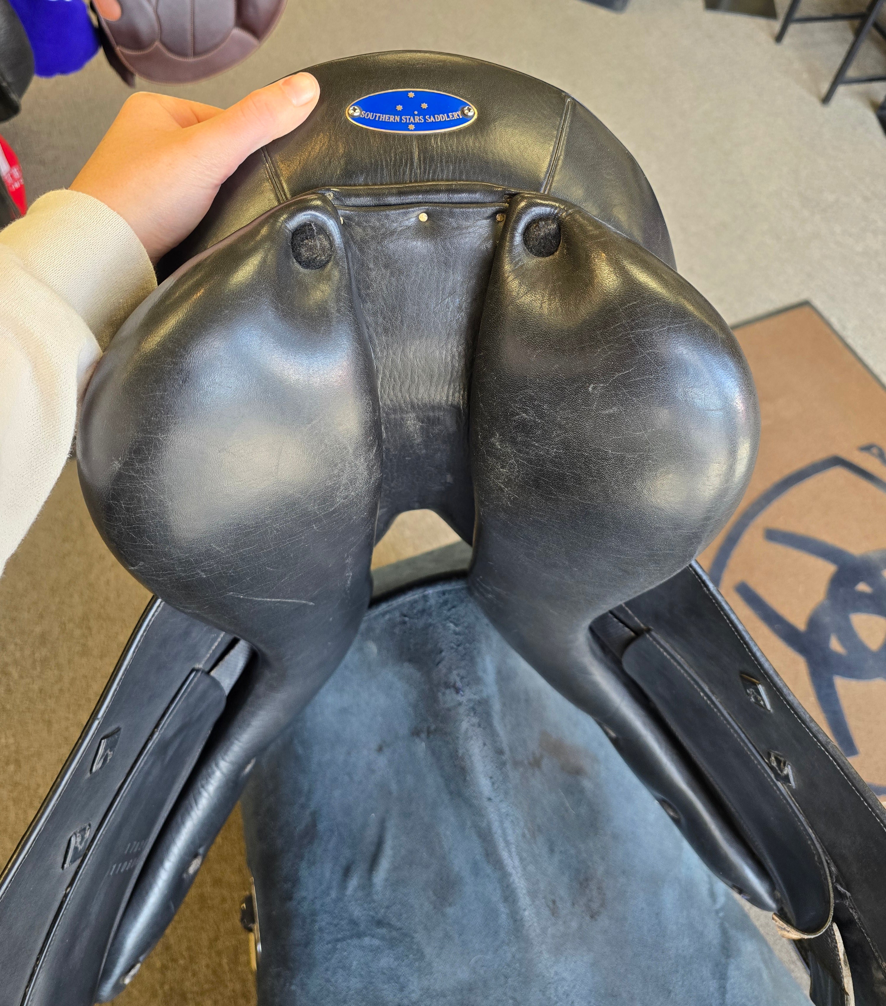 Used Southern Stars Saddlery Monoflap Dressage Saddle - 17.5" Medium