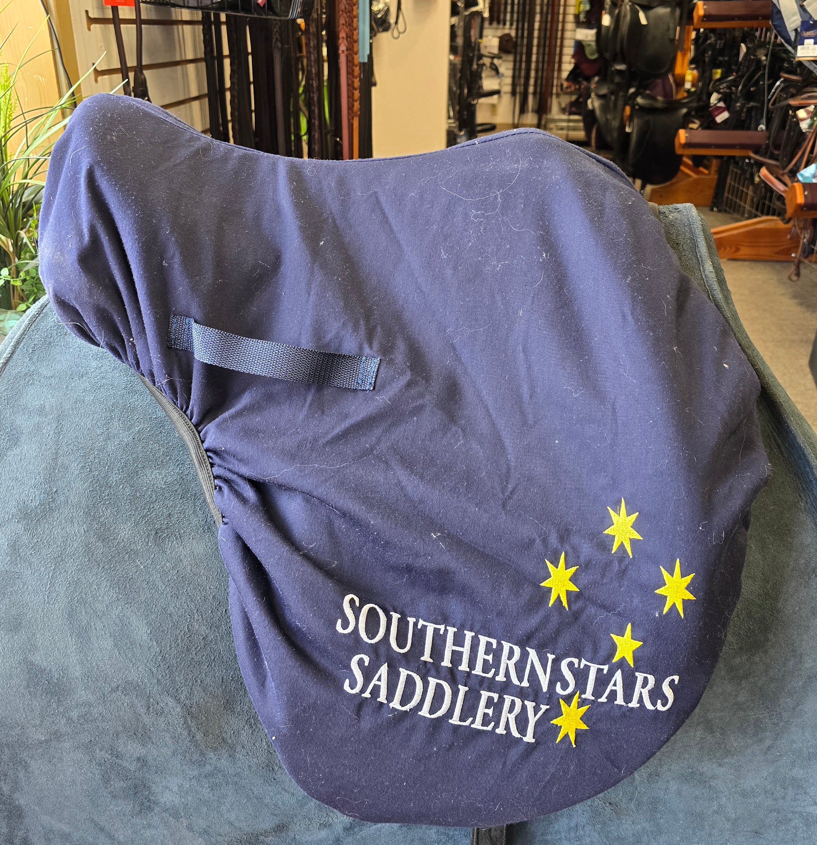 Used Southern Stars Saddlery Monoflap Dressage Saddle - 17.5" Medium