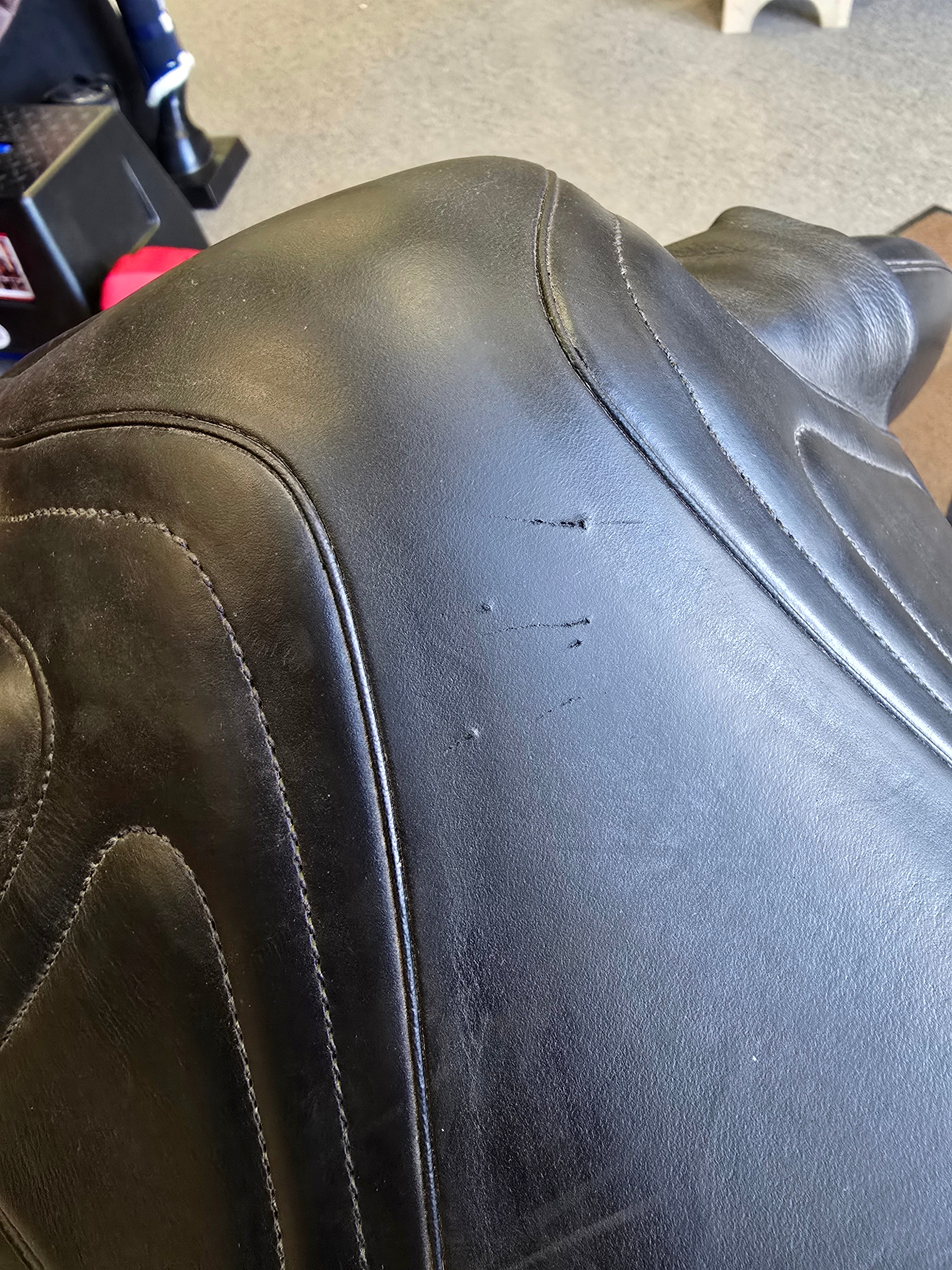 Used CWD SE37 Dressage Monoflap Saddle - 17" Medium