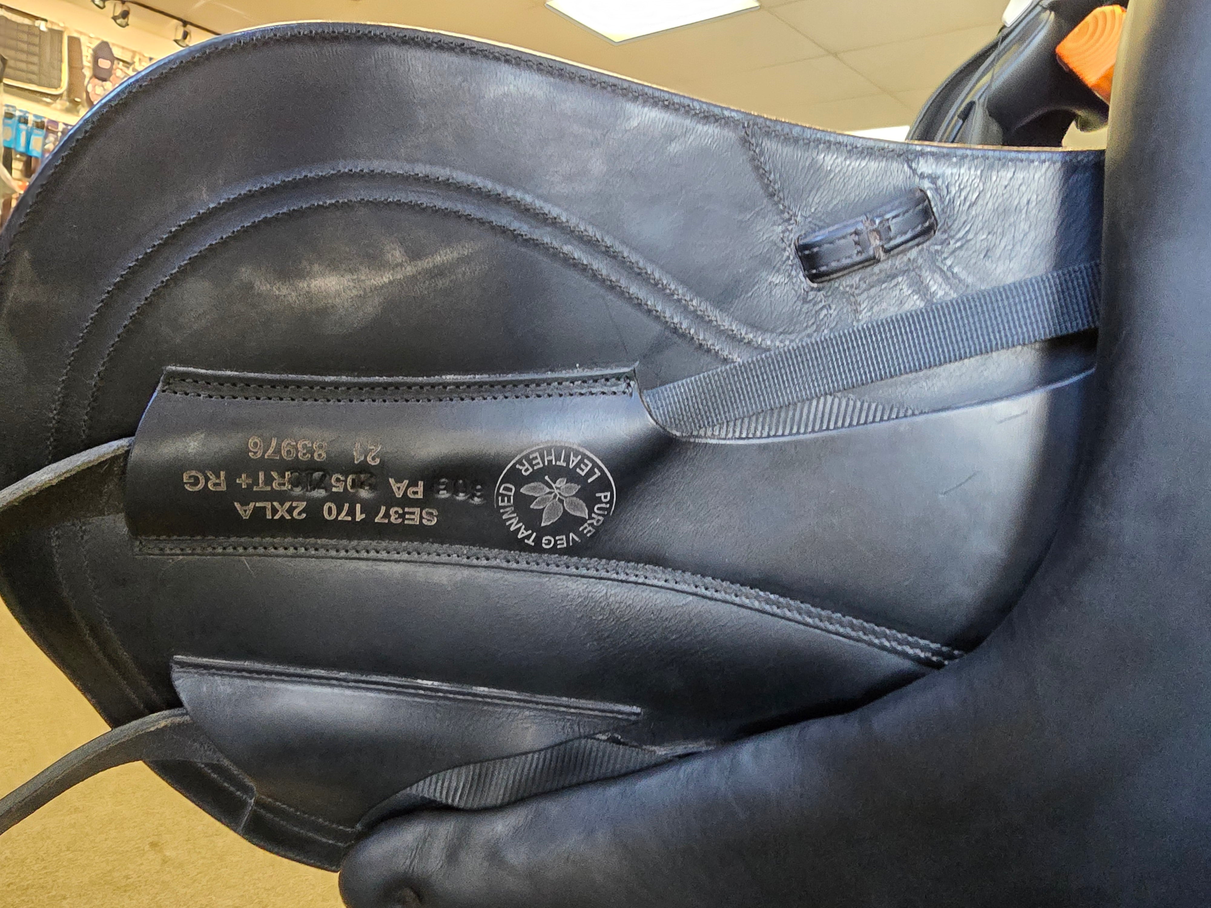 Used CWD SE37 Dressage Monoflap Saddle - 17" Medium