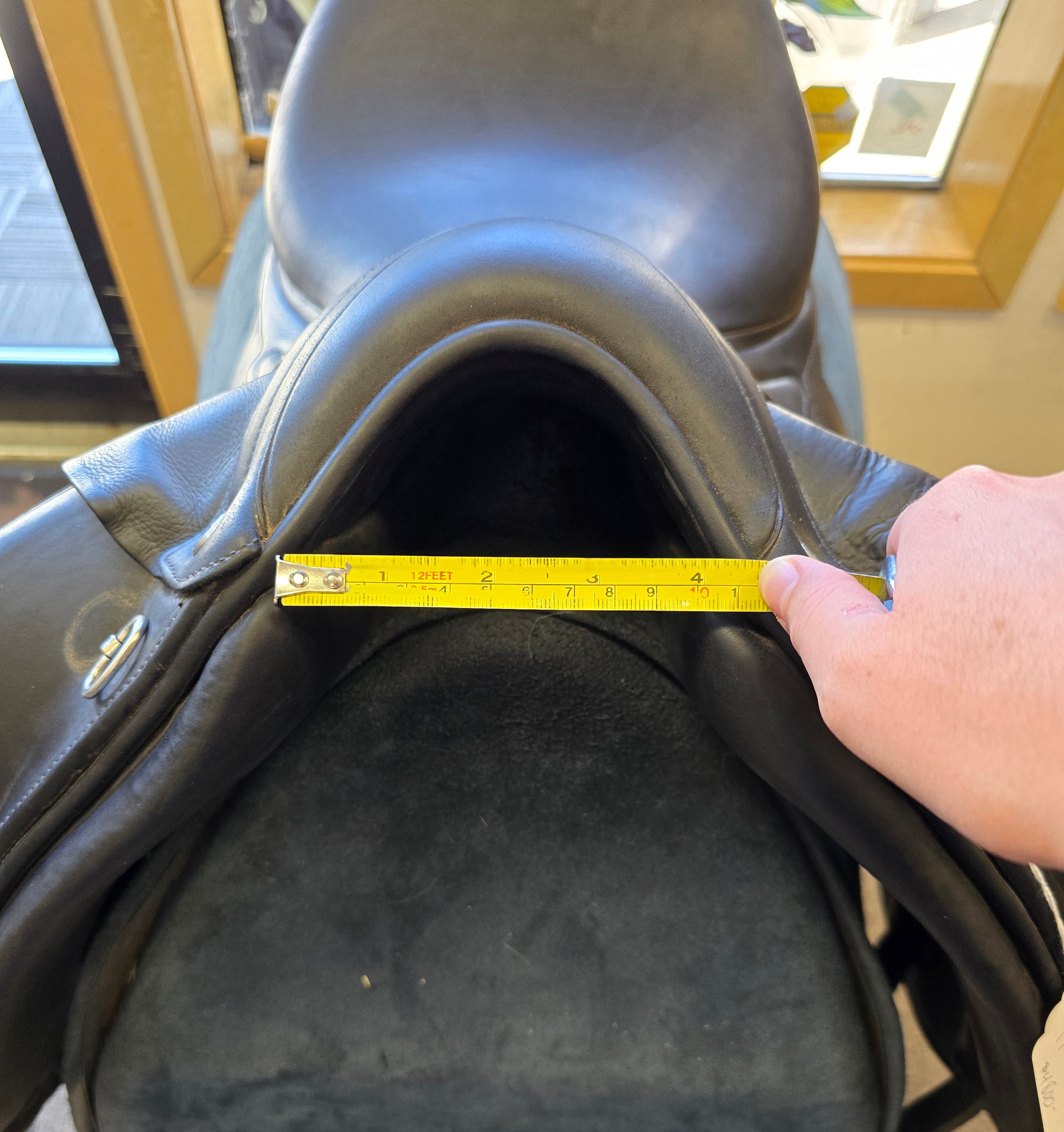 Used CWD SE37 Dressage Monoflap Saddle - 17" Medium