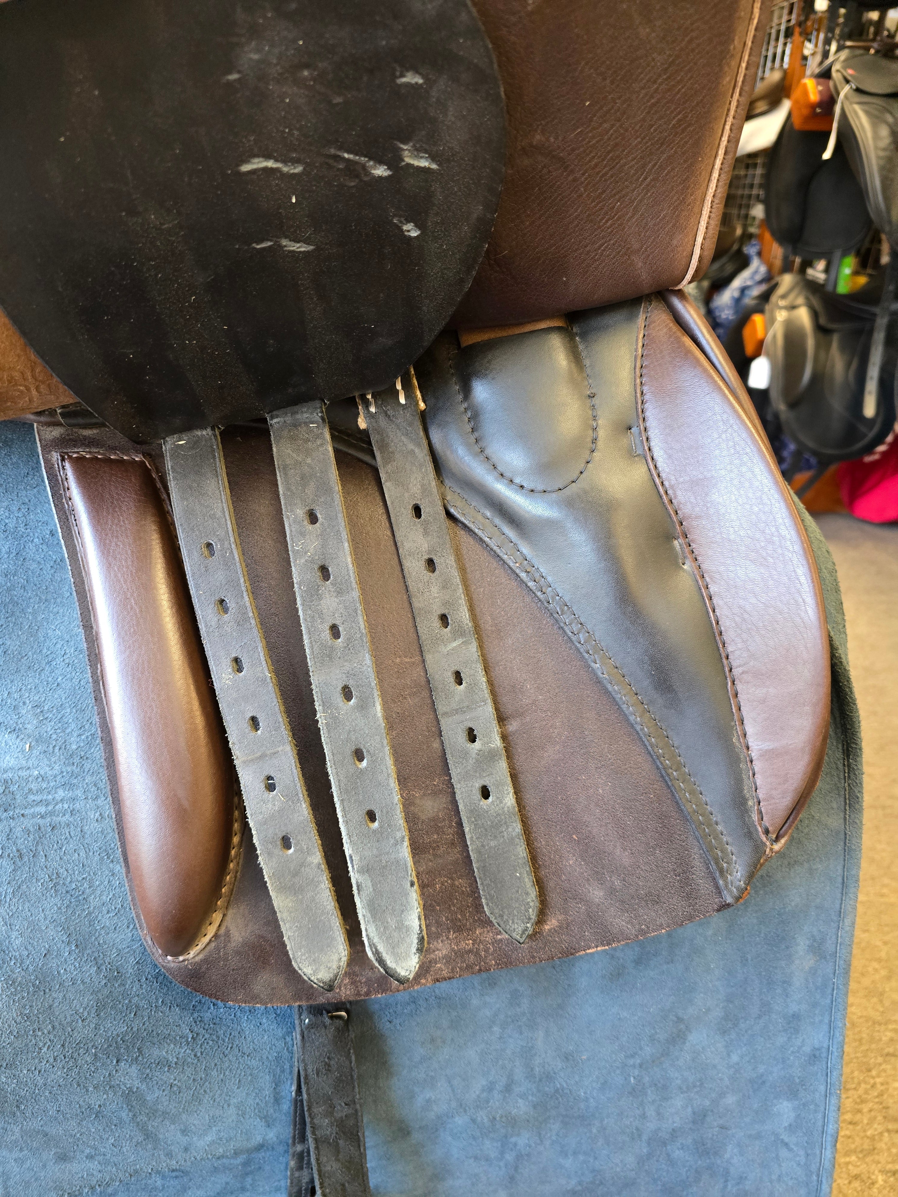 Used Stubben Roxanne Close Contact - 17.5" 31cm