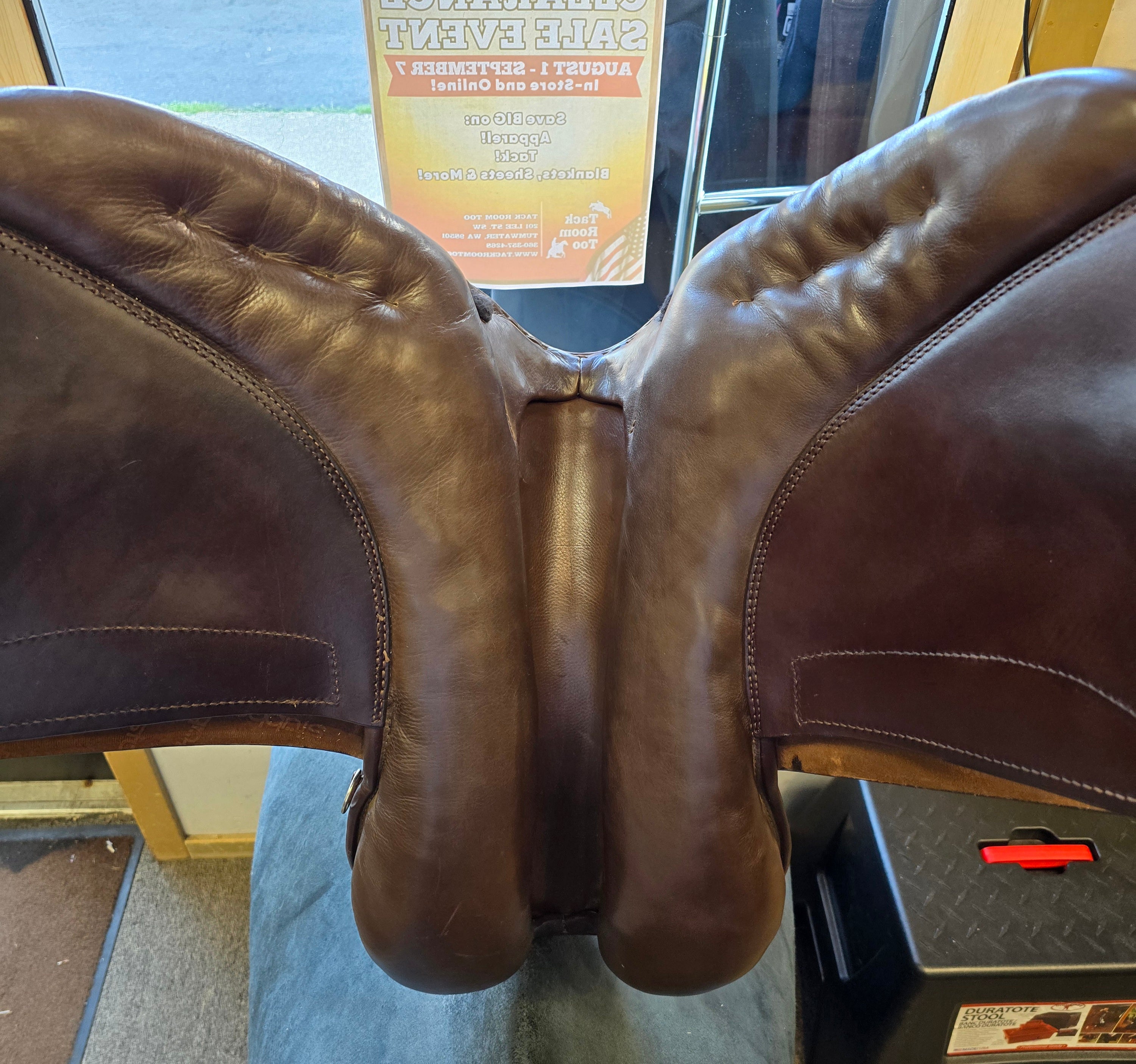 Used Stubben Roxanne Close Contact - 17.5" 31cm