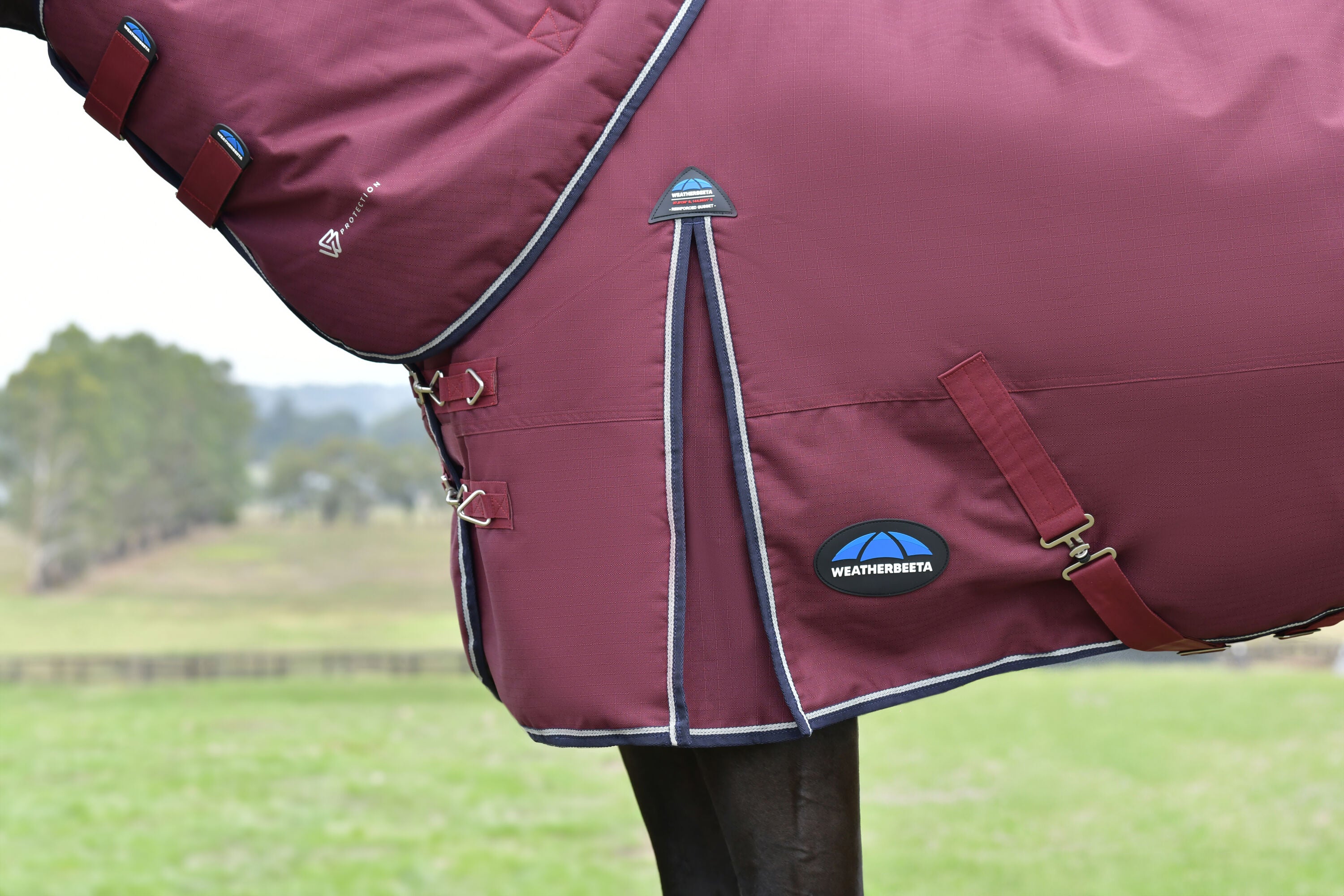 WeatherBeeta ComFiTec Essential Detach-A-Neck Turnout - Burgundy/Navy (220g)