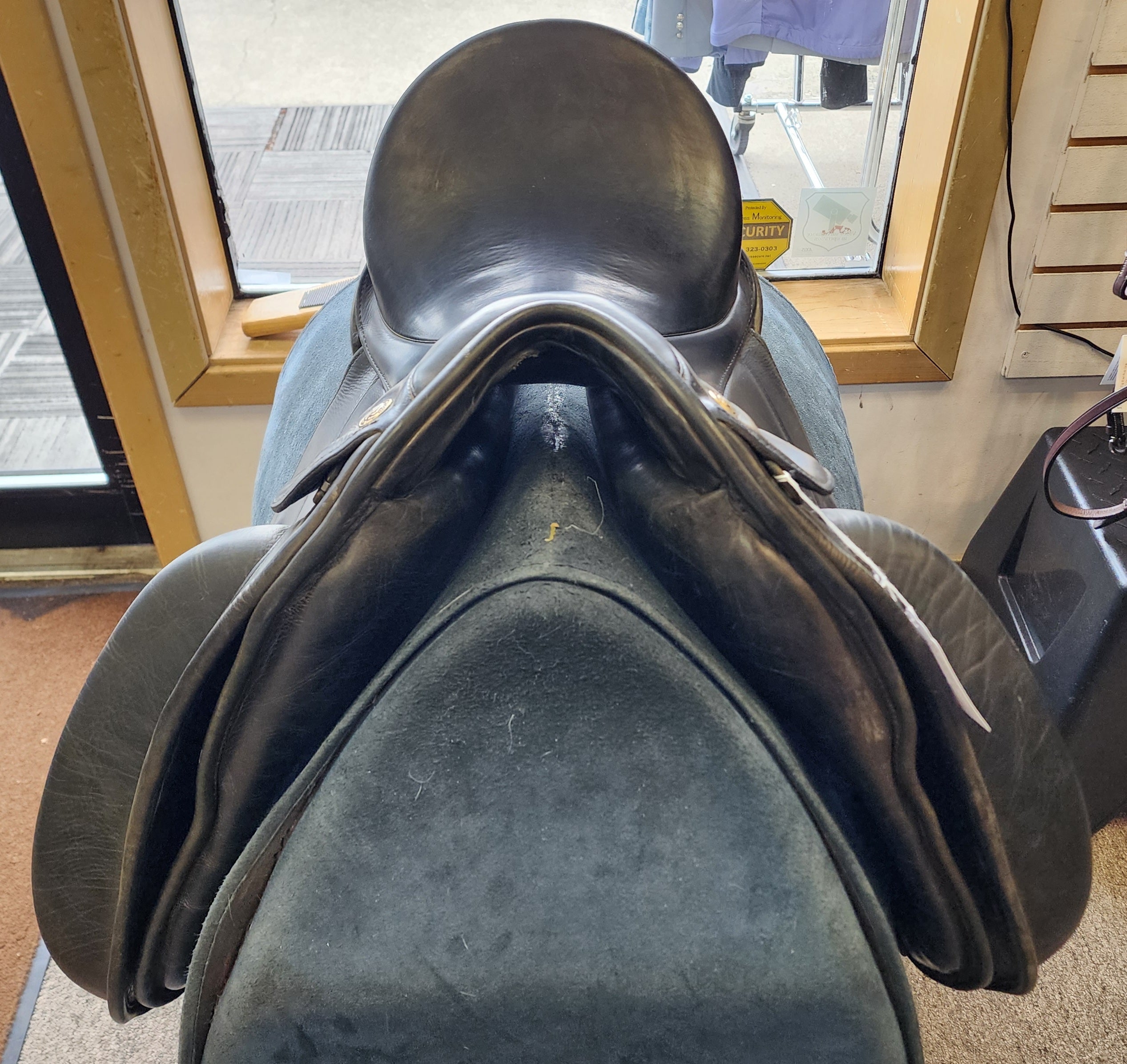 Used Hennig Dressage Saddle