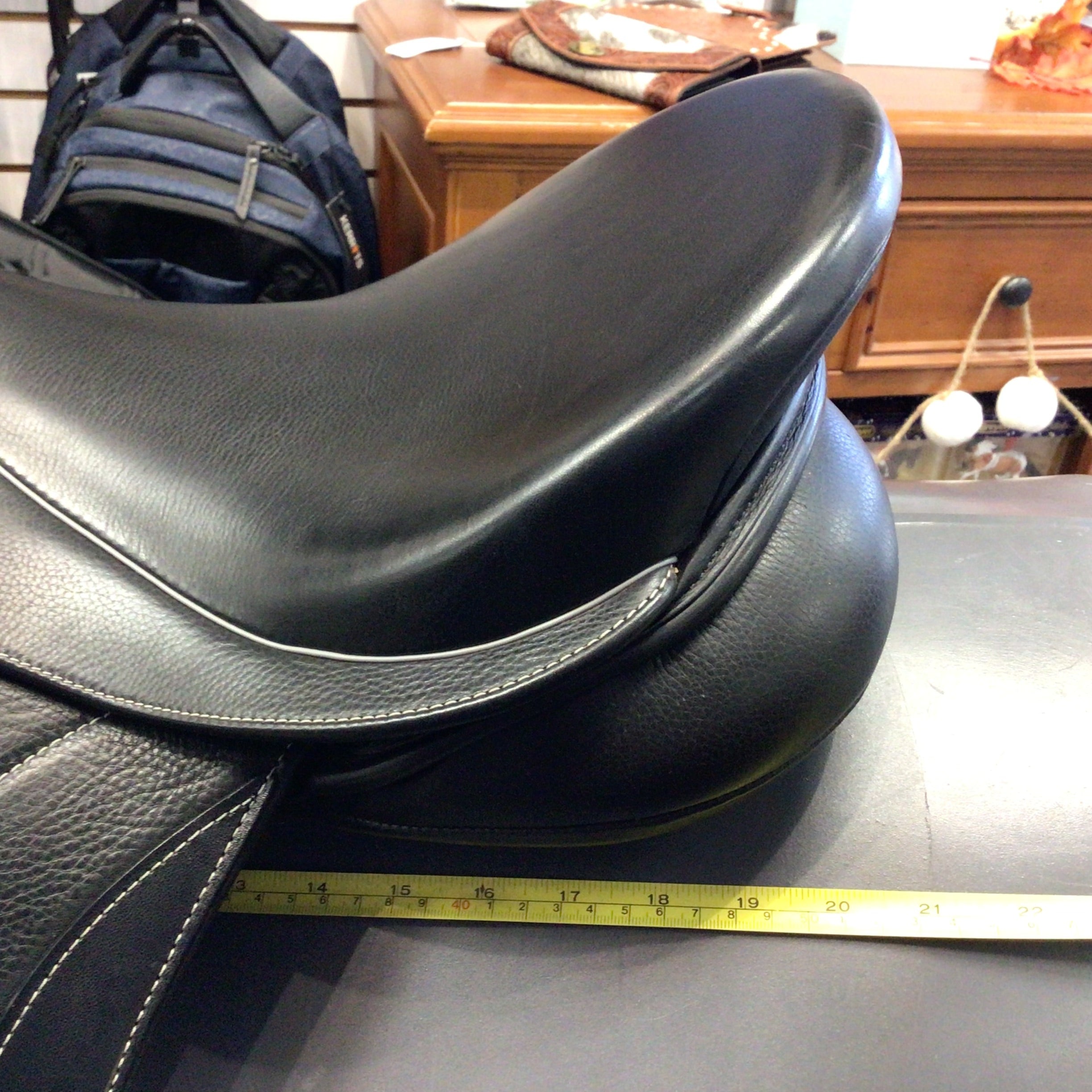 C2699 Like New Fairfax Spencer Dressage Saddle 17.5 Wide