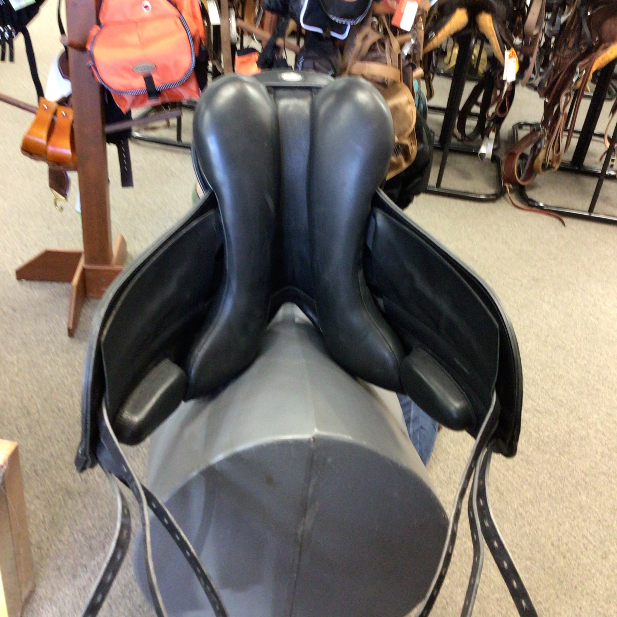 C2699 Like New Fairfax Spencer Dressage Saddle 17.5 Wide