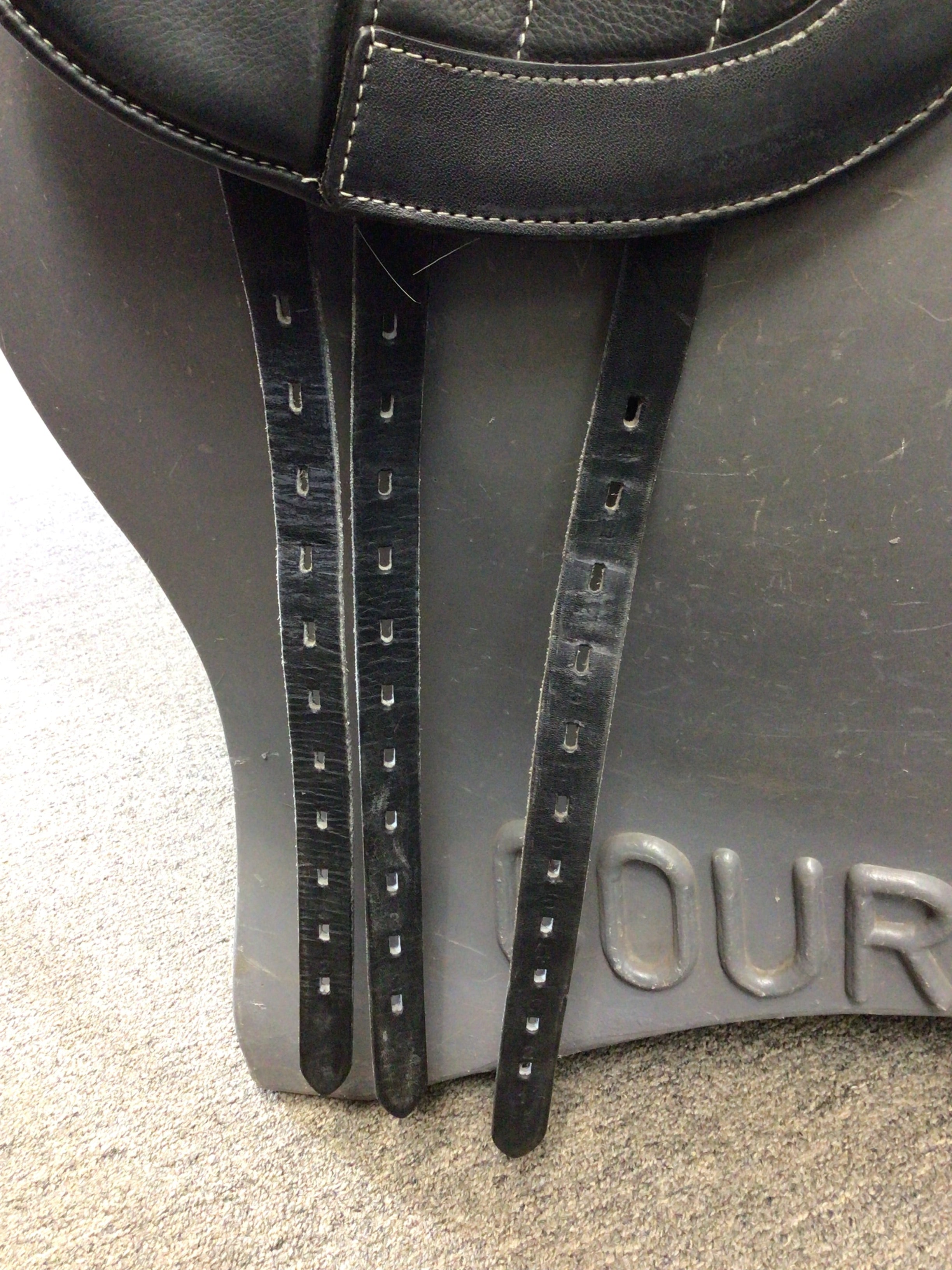 C2699 Like New Fairfax Spencer Dressage Saddle 17.5 Wide