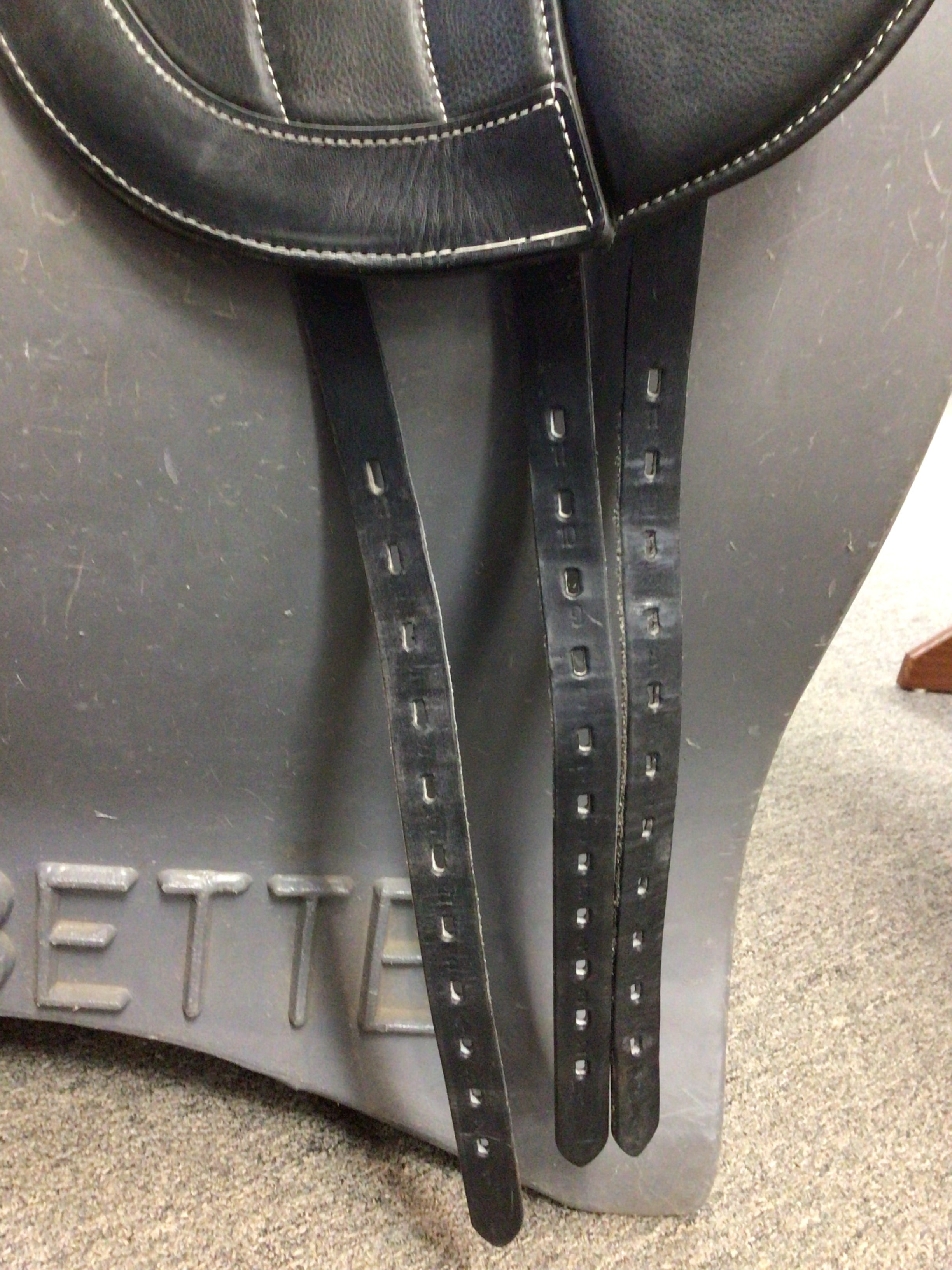 C2699 Like New Fairfax Spencer Dressage Saddle 17.5 Wide