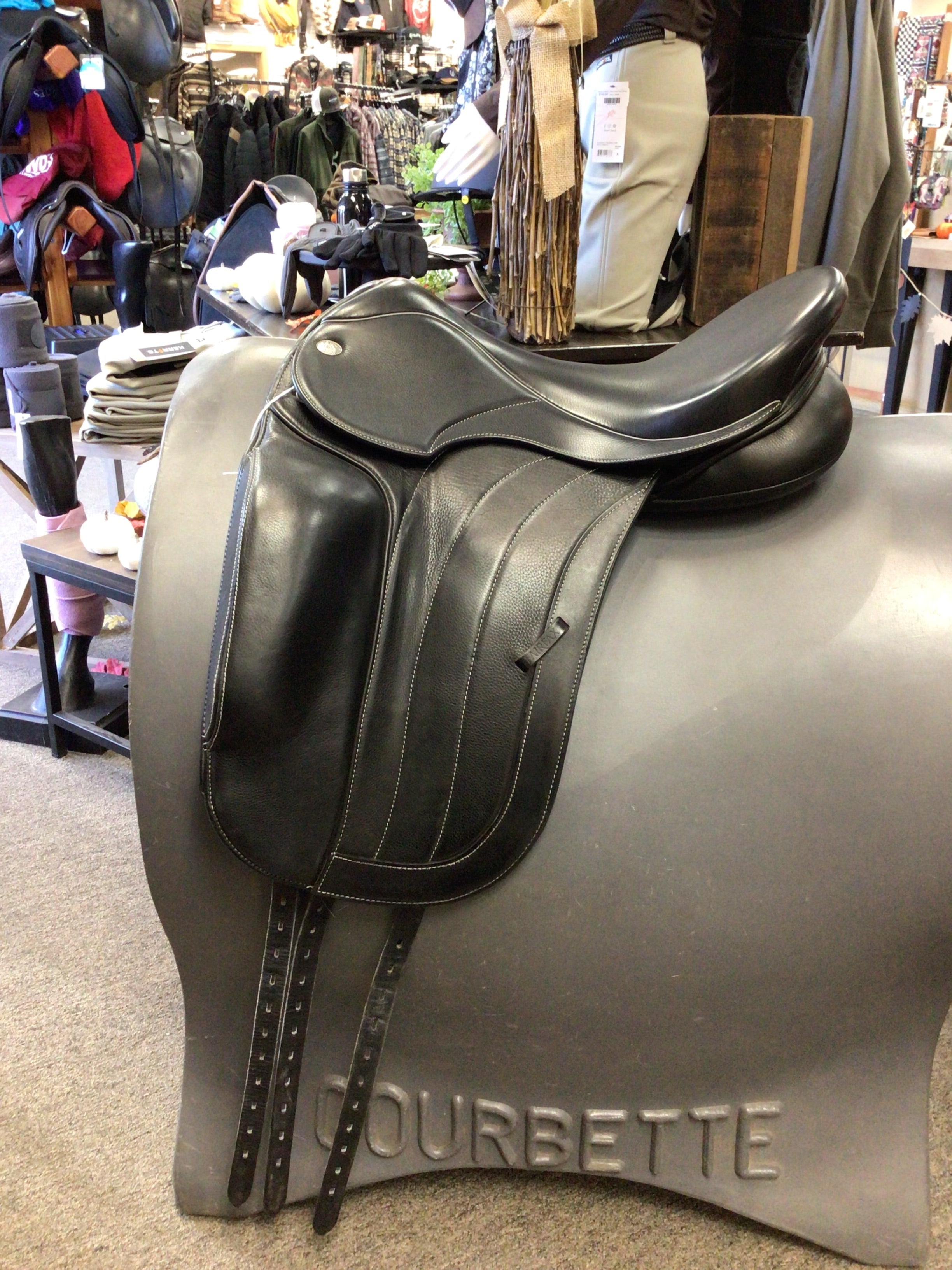 C2699 Like New Fairfax Spencer Dressage Saddle 17.5 Wide