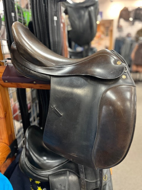 C2690 Used 18" Prestige Brown Dressage Saddle