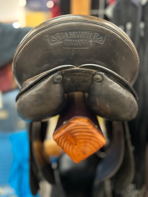 C2690 Used 18" Prestige Brown Dressage Saddle