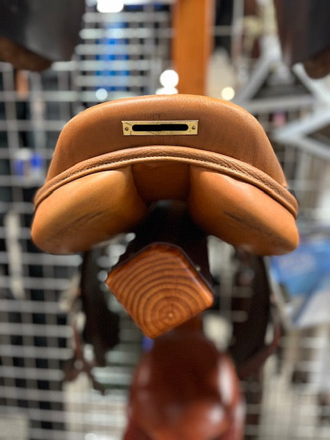 C2692 Used 17" Beval Close Contact Saddle