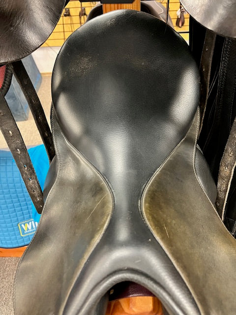 C2694 Used 17.5 Collegiate Dressage Saddle