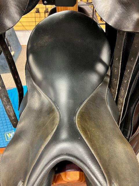 C2694 Used 17.5 Collegiate Dressage Saddle